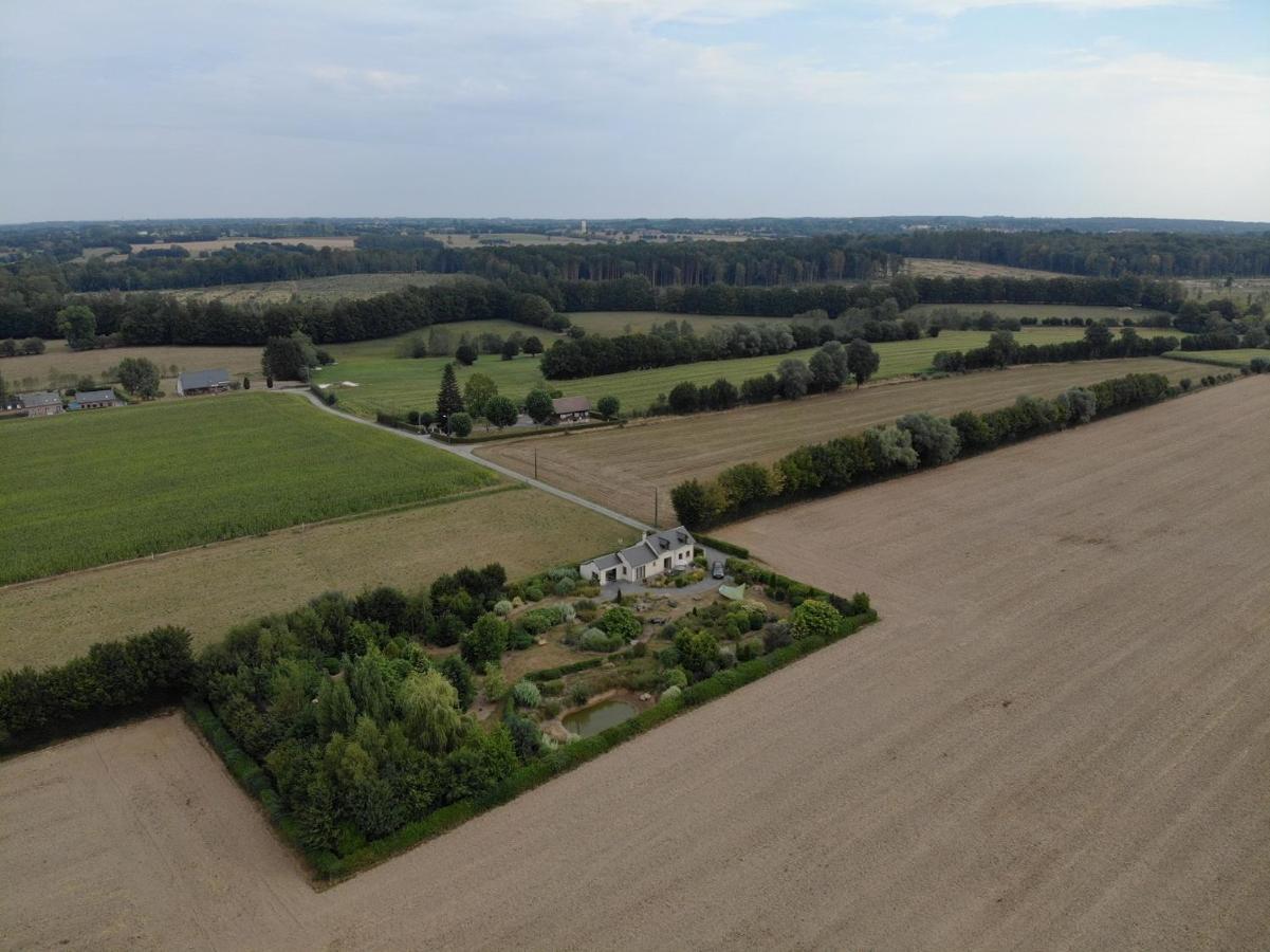 Gite La Grenouillere Esqueheries Exterior foto